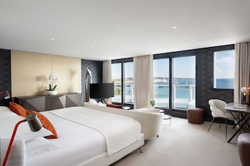 Luxury Room, 1 King Bed (Balcony)