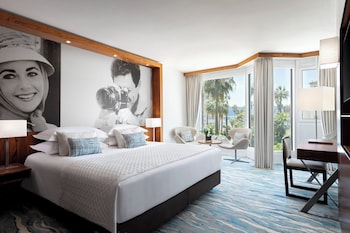 Deluxe Room, 1 King Bed, Garden View