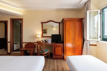 Superior Quadruple Room, City View