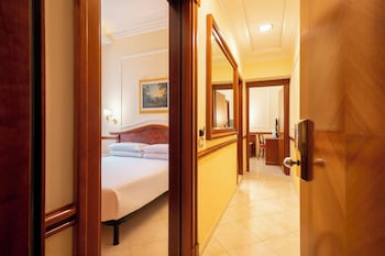 Family Room, Connecting Rooms
