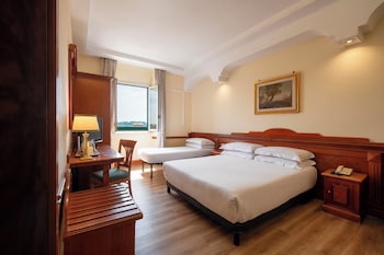 Superior Quadruple Room, City View