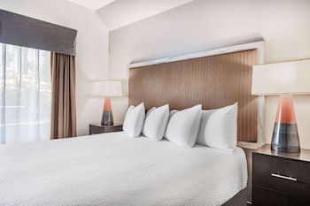 Suite, 1 King Bed, Non Smoking, Jetted Tub