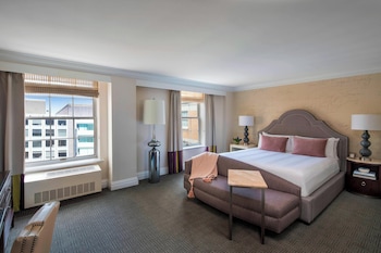 Deluxe Room, 1 King Bed