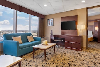 Suite, 1 King Bed with Sofa bed, Non Smoking