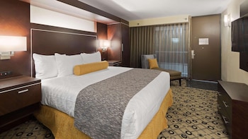 Room, 1 King Bed, Accessible, Non Smoking (Roll-in Shower)