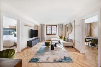 Grand Room, 1 King Bed (Residence)