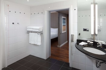 Room, 1 King Bed, Accessible
