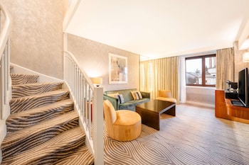Duplex Suite, 1 King Bed (Dome View, Lounge Access)