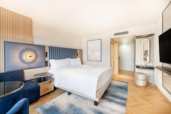 Executive Room, 1 King Bed (Plus, Dome View)