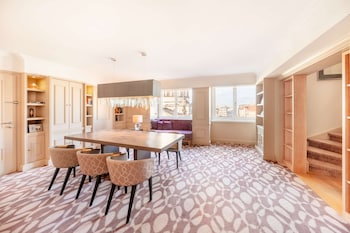 Presidential Suite, 1 King Bed (Dome View, Lounge Access)