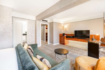 Junior Suite, 1 King Bed (Dome View, Lounge Access)