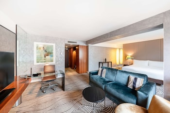 King Deluxe Room, 1 King Bed