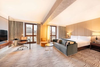 Junior Suite, 1 King Bed (Dome View, Lounge Access)