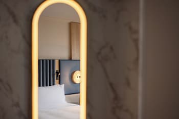 Executive Room, 1 King Bed (Plus)