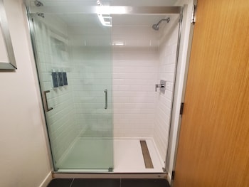 Room, 2 Queen Beds (Mobility Accessible, Tub)