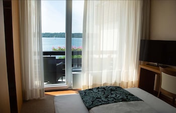 Single Room, Lake View