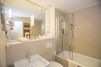 Double Room, land side