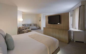 Suite, 1 King Bed, Balcony (Garden Junior)