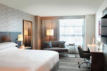 Club Room, 1 King Bed (Mobility Accessible, Tub)