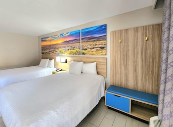 Room, 2 Queen Beds, Smoking