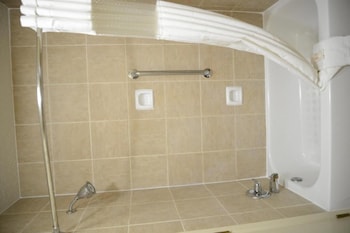 Room, 1 King Bed, Accessible, Non Smoking (Mobility/Hearing, tub w/grab bars)
