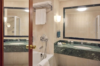 Deluxe Room, 1 King Bed
