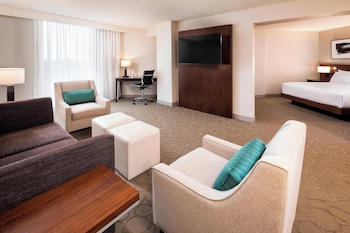 Executive Room, 1 King Bed with Sofa bed (Hearing Accessible)