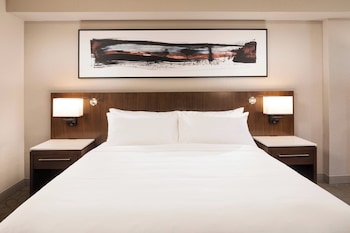 Executive Room, 1 King Bed with Sofa bed (Hearing Accessible)