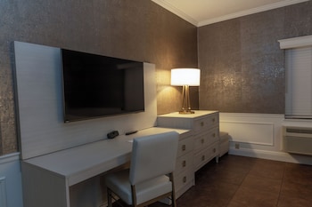 Double Room, 2 Double Beds (Pet)