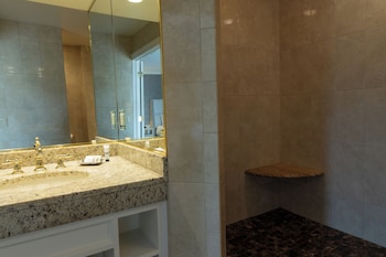 Room, 1 King Bed (Spa)