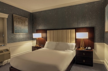 Luxury Room, 1 Queen Bed, Accessible