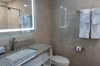 Luxury Room, 1 King Bed (Veranda)
