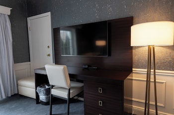Luxury Room, 1 Queen Bed (Veranda)