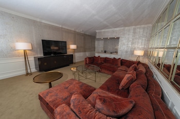 Executive Suite, Multiple Beds