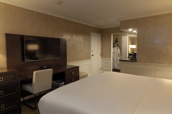 Luxury Room, 1 King Bed (Veranda)