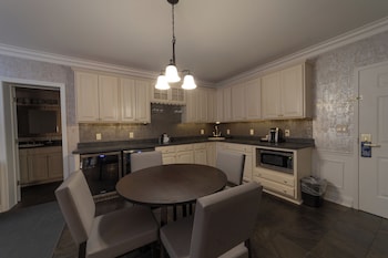 Suite (Avalon)