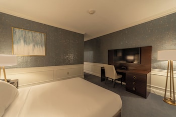 Luxury Room, 1 Queen Bed, Accessible
