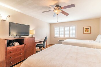 Standard Room, 2 Queen Beds, Top Floor