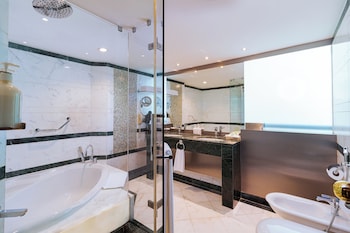 Suite, 1 Bedroom, Pool View (Dining)