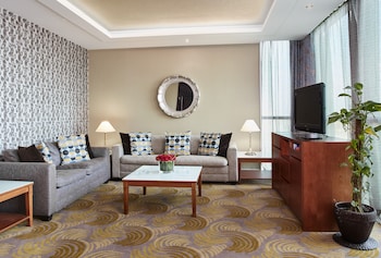 Suite, 1 Bedroom, Pool View (Dining)
