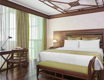 Premium Room, 1 King Bed, Pool View