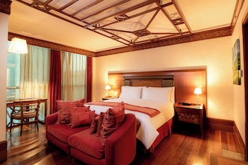 Premium Room, 1 King Bed, Pool View