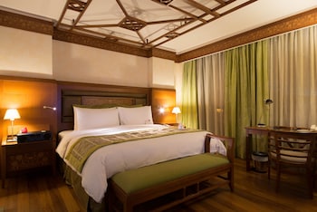 Premium Room, 1 King Bed, Pool View