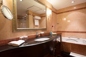 Suite, 1 Bedroom (Minibar)