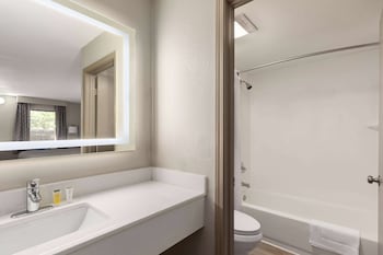 Room, 1 King Bed, Accessible, Non Smoking (Mobility, Tub W/Grab Bars)