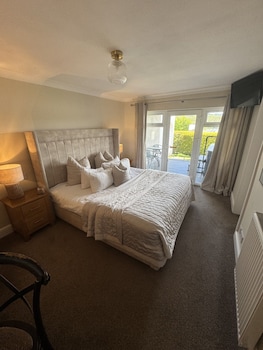 Cosy double with Hot Tub (for adults only)