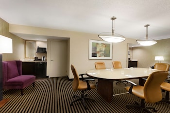 Suite, Multiple Beds, 2 Bathrooms