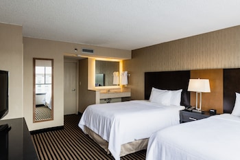Suite, Multiple Beds, 2 Bathrooms
