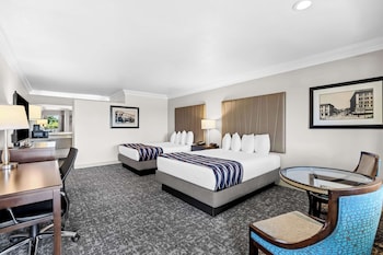 Standard Room, 2 Queen Beds, Non Smoking, Refrigerator & Microwave (Pet Friendly)