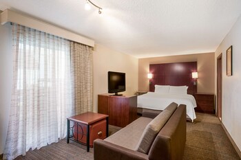 Suite, 1 King Bed, Accessible, Non Smoking (with Sofabed, Full Kitchen)
